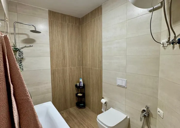 Erli's * Golem (Tirana)